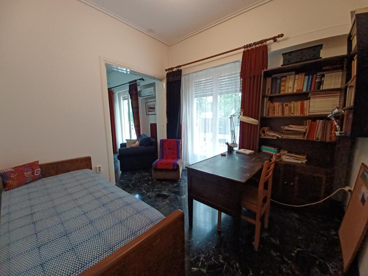 Charming Apartment In The Neighborhood Of Pangrati Athens Luaran gambar