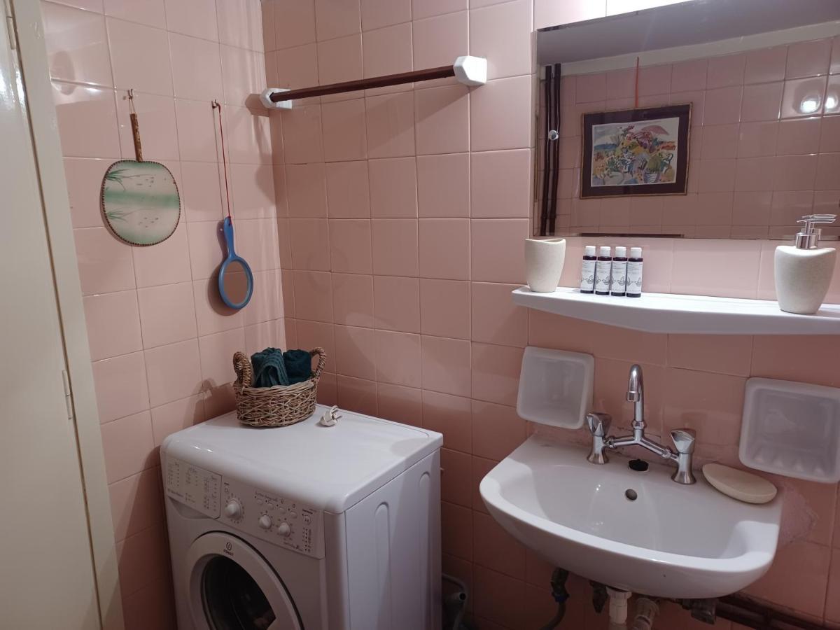 Charming Apartment In The Neighborhood Of Pangrati Athens Luaran gambar
